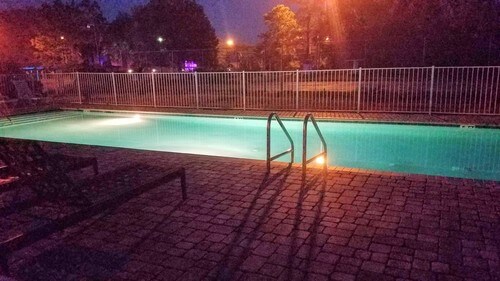 Deerwood Inn swimming pool